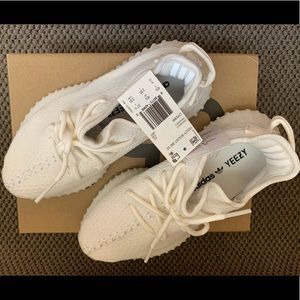NWT - ADIDAS YEEZYS Boost 350 (Triple White)